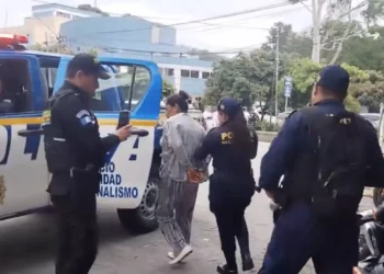 Detienen a enfermera señalada de sustraer medicamentos de hospital, en Guatemala