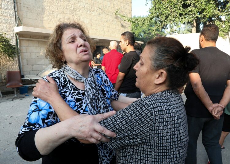 Ataque de Israel a la única iglesia católica de Gaza genera ola de rechazo del Papa