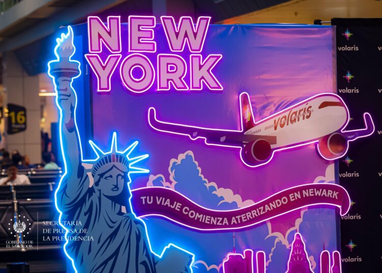 El Salvador amplía su conectividad aérea con nueva ruta directa a Newark inaugurada por Volaris