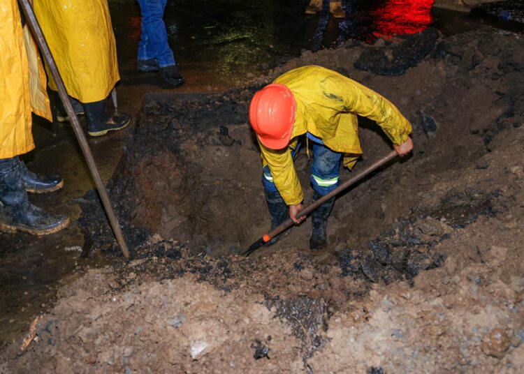 Varias zonas de San Salvador estarán sin servicio de agua por reparaciones de ANDA