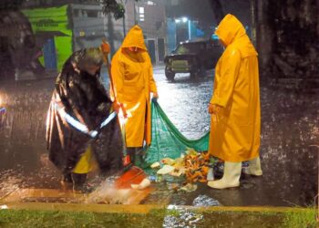 Alcaldía de San Salvador Centro refuerza limpieza de tragantes y drenajes