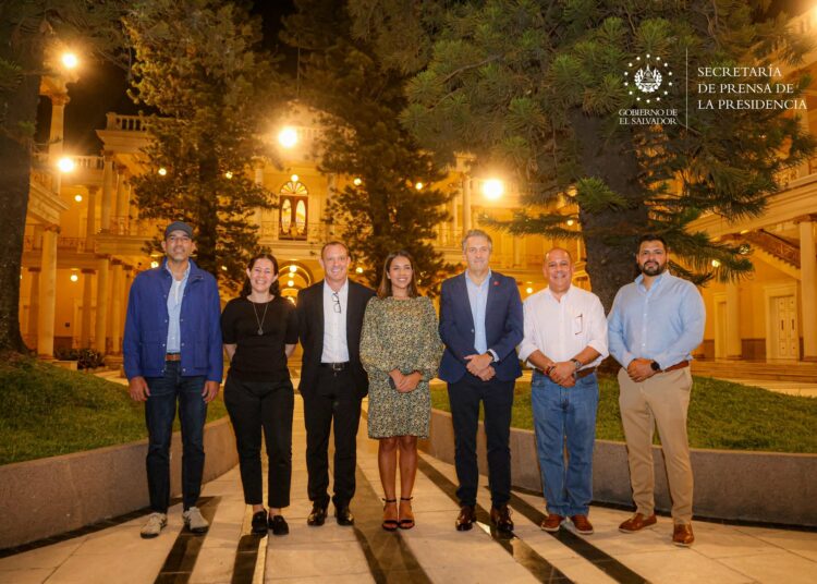 Firma Gensler recorre el Centro Histórico de San Salvador y respalda su renovación