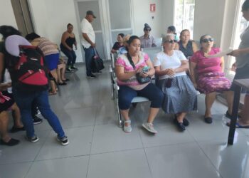 Fundación «Sé Feliz” lidera jornada médica que devolvió la vista a diez salvadoreños