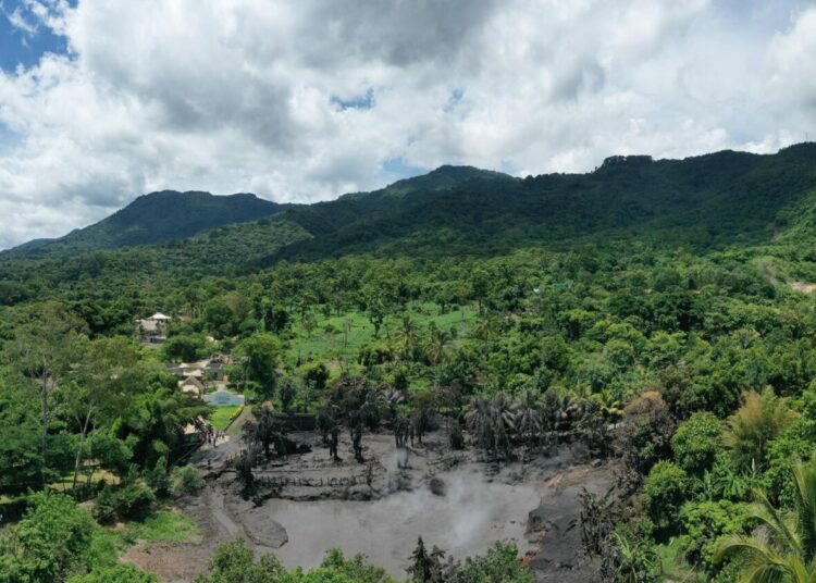 Explosión de lodo y vapor en Ahuachapán no representa peligro para la población