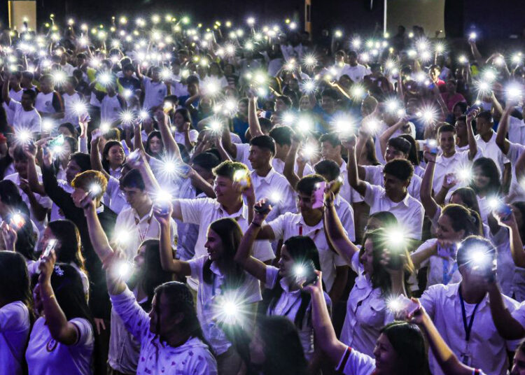 Jóvenes salvadoreños motivados para continuar estudios universitarios con apoyo del gobierno central