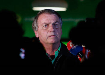 Bolsonaro denuncia persecución política y humillación tras allanamiento