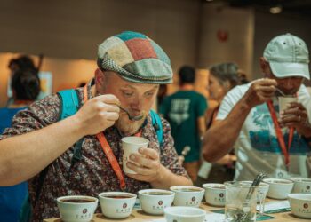Café salvadoreño conquista paladares internacionales en feria de Ginebra 2025