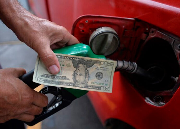 Anuncian variación en los precios de los combustibles para esta quincena
