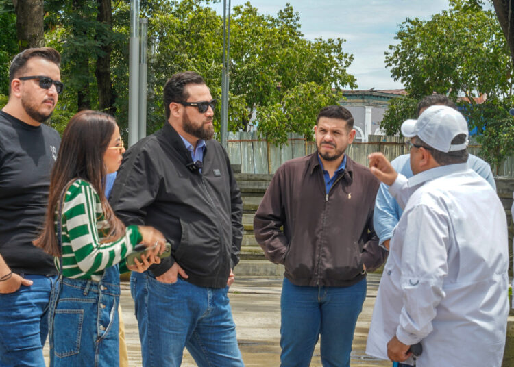 Alcalde Mario Durán realiza inspección a obras finales de la remodelación del parque Bolívar