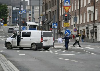 Varias personas son apuñaladas cerca de un centro comercial de Finlandia; hay un detenido