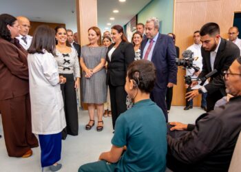 Niños salvadoreños podrán oír por primera vez gracias al apoyo de la Primera Dama