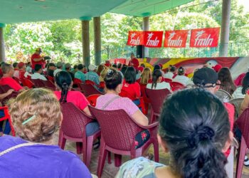 El FMLN asegura estar en crecimiento, pero sus videos muestran reuniones con poca asistencia