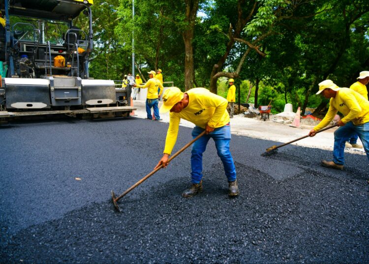 Gobierno de El Salvador realiza obras de conectividad en zona de la frontera El Poy