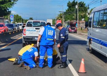 Una mujer de 65 años es atropellada al cruzar imprudentemente la carretera en La Libertad Norte