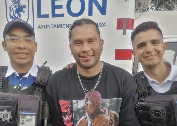 Sorprenden dormido dentro de su vehículo a exjugador del FAS, en México