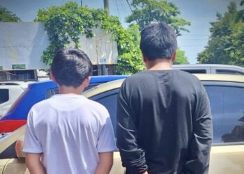 Capturan a dos menores con imágenes en sus celulares alusivas a pandillas en Apopa