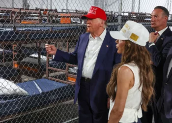 Trasladan los primeros detenidos a la megacárcel migratoria “Alligator Alcatraz”