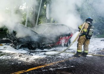 Sofocan incendio en un vehículo, en Usulután