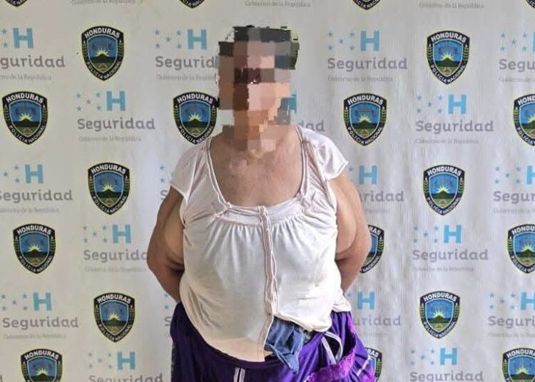 Capturan a anciana de 72 años traficante de drogas en Honduras