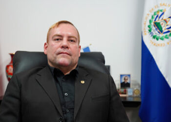 Aldo Álvarez acusa a opositores de influir en medios internacionales con una versión “sesgada” de El Salvador