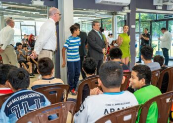 Presidente de la WBC elogia transformación de la seguridad en El Salvador