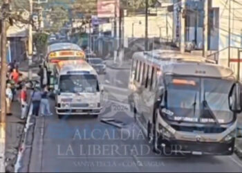 Múltiple accidente de tránsito en Santa Tecla