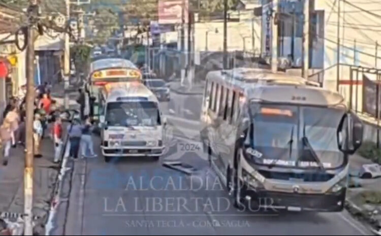 Múltiple accidente de tránsito en Santa Tecla