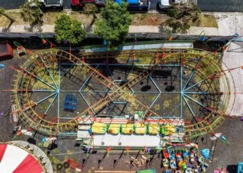 Avanza instalación de feria SívarLand