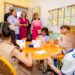 Gabriela de Bukele continúa su visita en Marruecos asistiendo a un centro para niños sordos