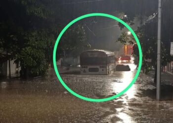 Fuertes inundaciones en Sierra Morena; varios Vehículos inundados