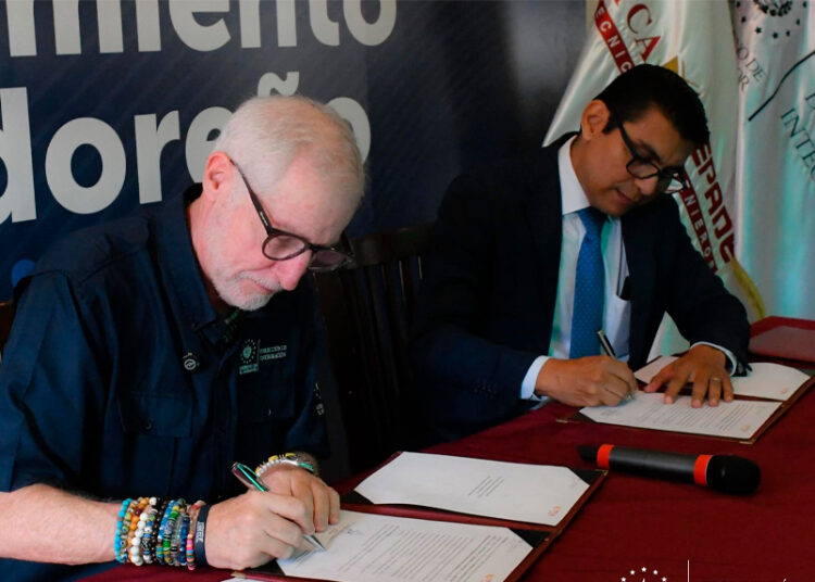 Jóvenes salvadoreños dispondrán de 400 plazas gracias convenio del gobierno con ITCA-FEPADE