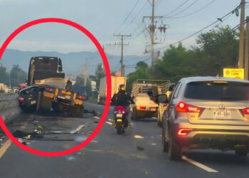 Accidente de tránsito en carretera a Quezaltepeque deja solo daños materiales