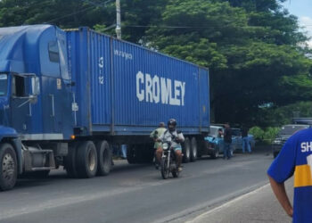 Niño de cuatro años resulta herido en accidente entre rastra y vehículos en Troncal del Norte