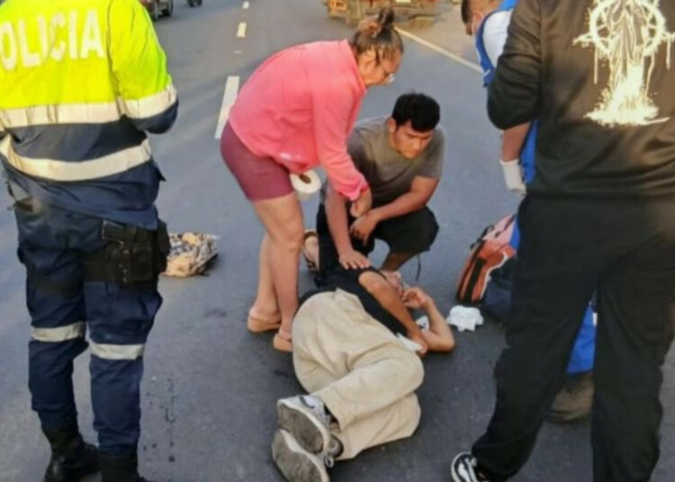 Adulto mayor resulta atropellado mientras cruzaba la calle en San Juan Opico