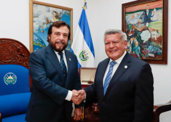 Universidad peruana ofrece becas a jóvenes salvadoreños como parte de un nuevo acuerdo académico