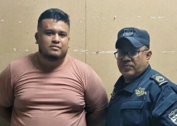 Detienen a un hombre por manejar ebrio en el centro de Santa Ana