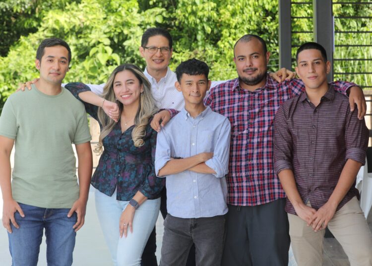 Siete salvadoreños se preparan para viajar a Suiza y formarse en tecnología Bitcoin