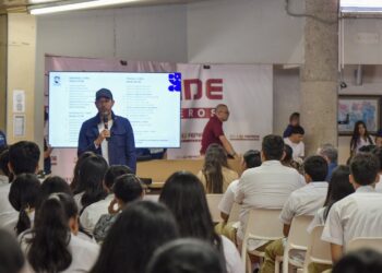 Jóvenes de bachillerato exploran opciones académicas en jornada informativa de “Súmate a la U”