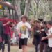 Luisito Comunica es insultado y escoltado por la policía durante una protesta