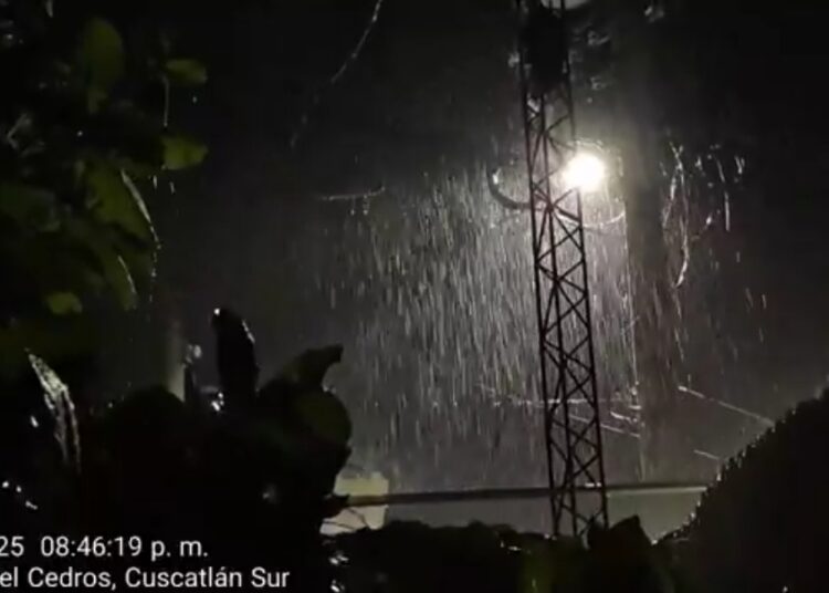 Lluvias intensas se desplazan sobre el centro y oriente del país esta noche