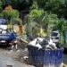 Camión es captado tirando muebles en contenedor municipal será sancionado