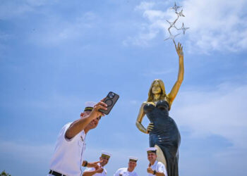 Barranquilla inauguró estatua de Sofía Vergara en el Gran Malecón hecha en bronce