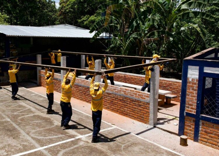 Centro Escolar Caserío Las Lomas es renovado como parte del programa Dos Escuelas por Día