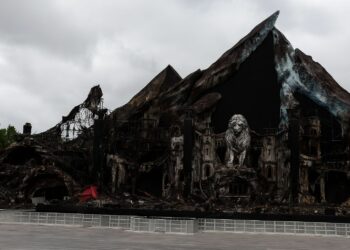 El escenario principal de Tomorrowland en Bélgica fue consumido por las llamas, a un día de dar inicio el festival