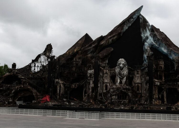 El escenario principal de Tomorrowland en Bélgica fue consumido por las llamas, a un día de dar inicio el festival