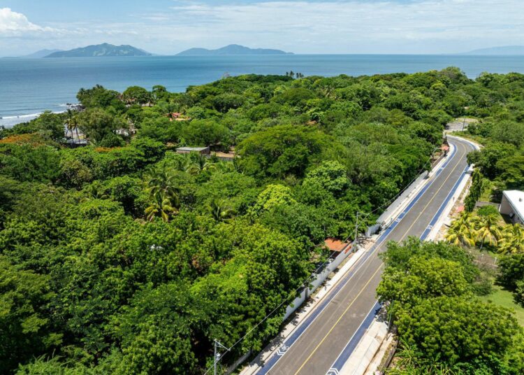 Renuevan más de 5 km de carretera a Las Mueludas y otras playas de La Unión