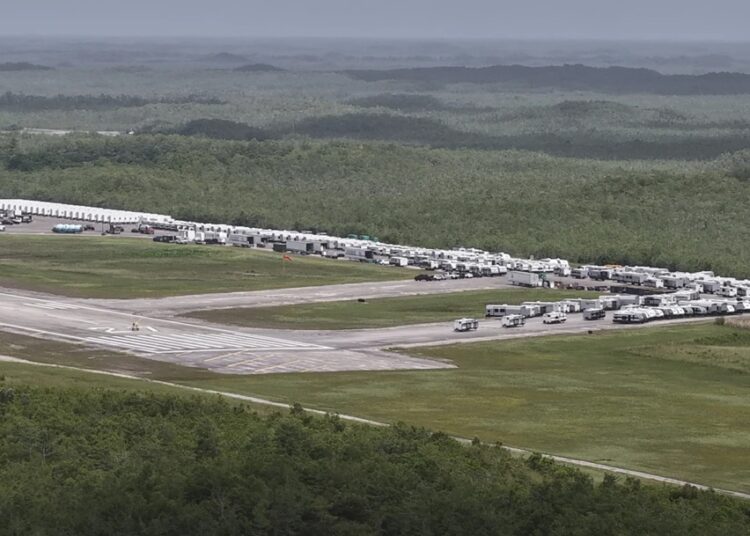 Trump refuerza su política migratoria con nuevo centro de detención en los Everglades
