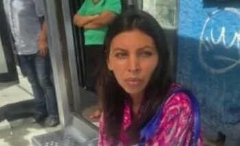 Mujer que se viralizó por agredir a un vigilante vuelve a causar disturbios