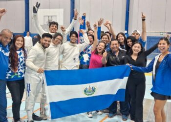 El equipo de espada masculino de El Salvador conquista el oro y asegura su lugar en Santo Domingo 2026