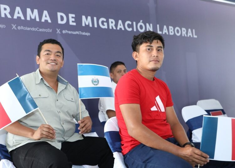 Salvadoreños viajan a Francia con empleos formales gracias al Programa de Migración Laboral